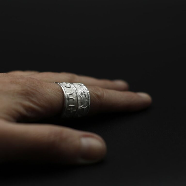 anillo grueso de plata