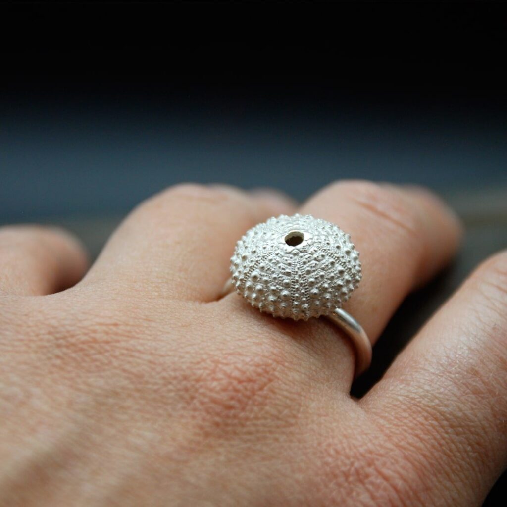anello a forma di riccio di mare