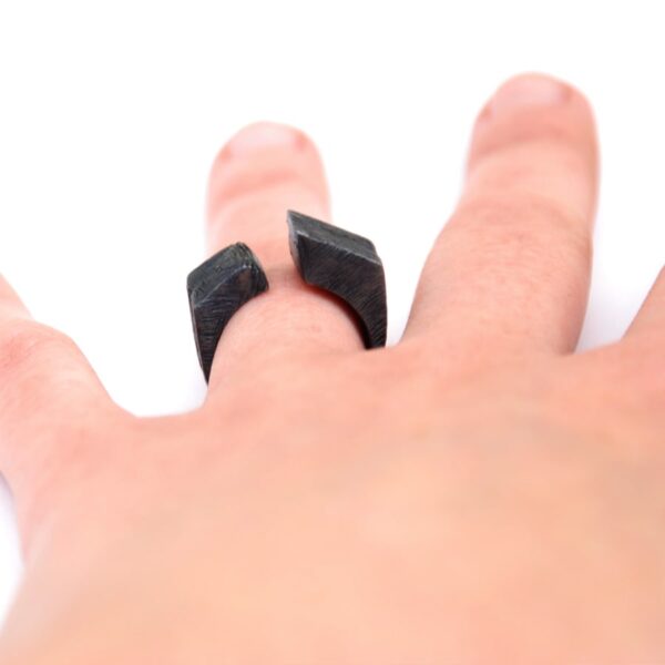 Anillo de plata envejecida Vertex