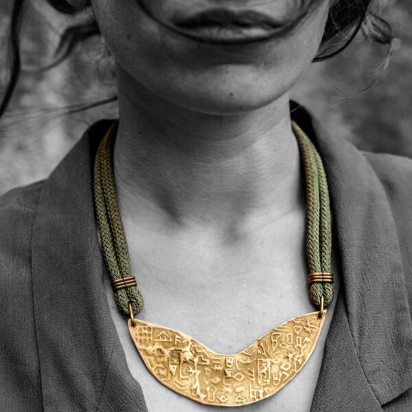 Collar de latón Persépolis
