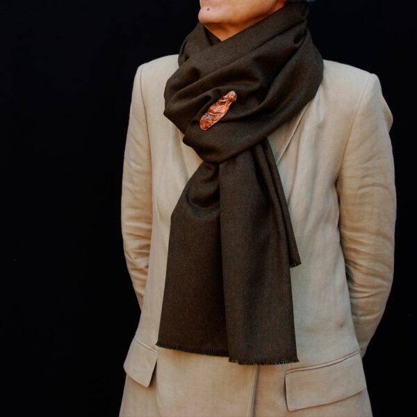 Bufanda con broche Sherlock