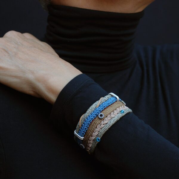 Brazalete de cordones Nuba